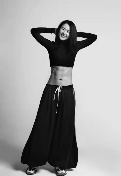 谭维维八块腹肌