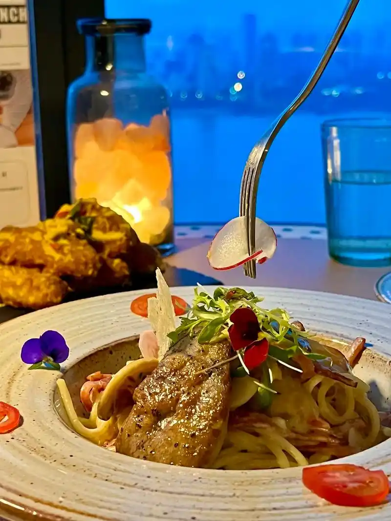 江景餐厅.菜品做的非常有特色 摆盘精致 味道非常不错 很值得 - 抖音