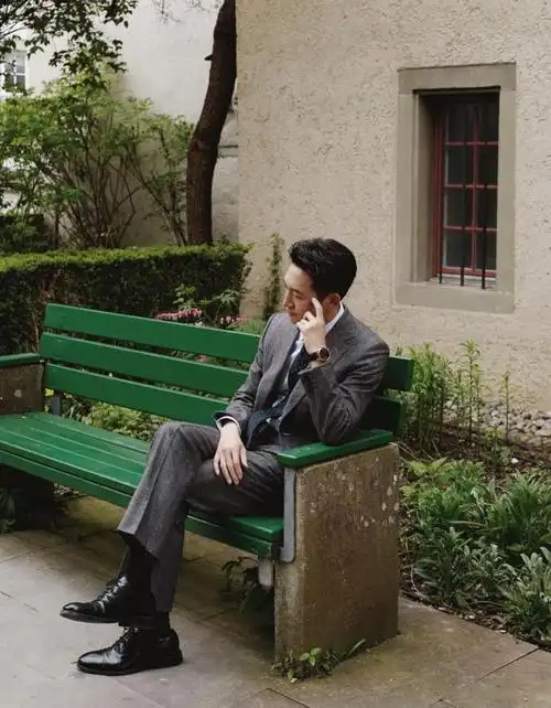 当然是有求必王阳晒西装背影存货妥妥的叔圈西装杀手