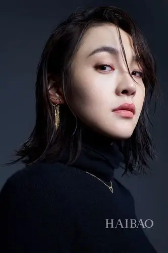 张佳宁黑白大片曝光 甜系少女散发成熟魅力