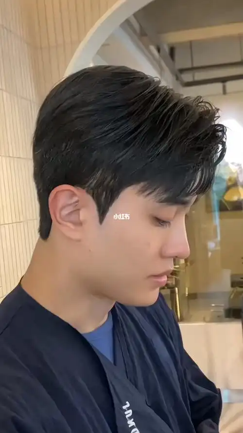 男生帅气韩式发型推荐 韩式三七分纹理烫 帅气又精致 | 男士发型参考