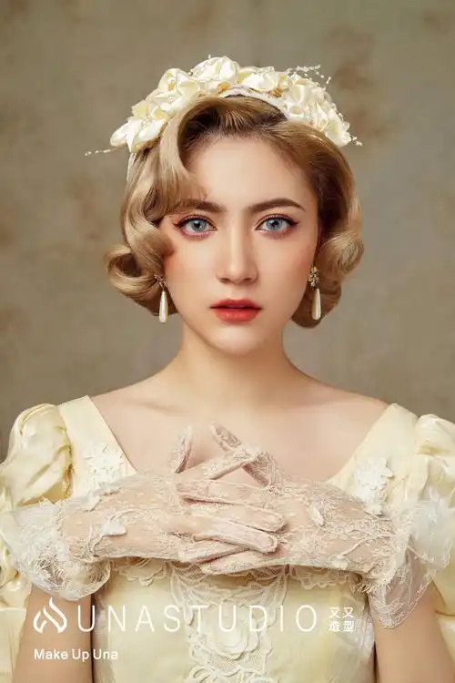 又又造型化妆培训的化妆造型作品《法式复古新娘造型》