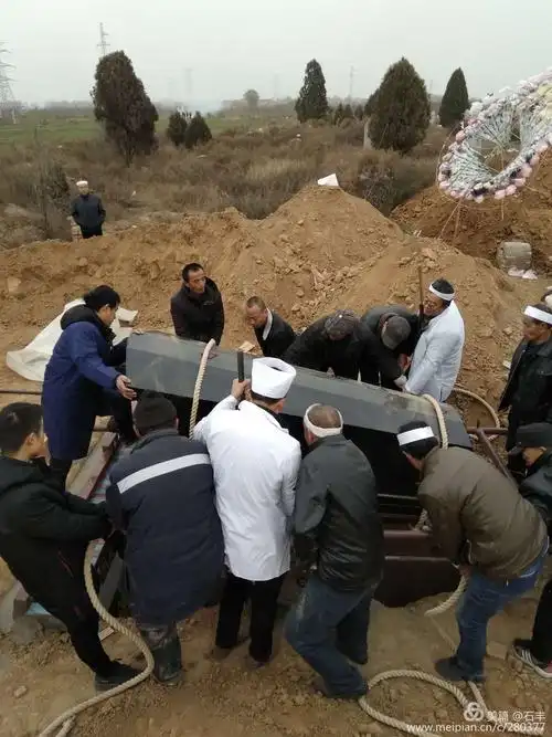 36/土葬在陕西关中非常普遍,这种传承了几千年的丧葬风俗和安葬方法