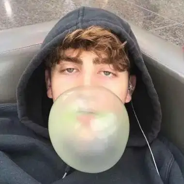 男生头像频道提供更多与ins风,帅气,痞帅,欧美相关的头像图片挑选下载