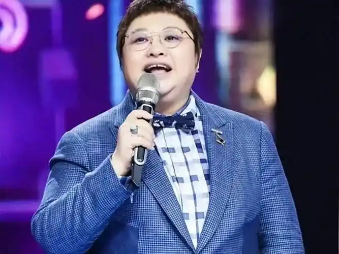 万万没想到,52岁的韩红,竟以这样的方式"塌房"了!_活动_爱心_地震