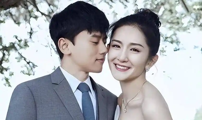 张杰晒照为谢娜庆生,娜姐靠老公怀里一脸甜笑,结婚12年甜如蜜