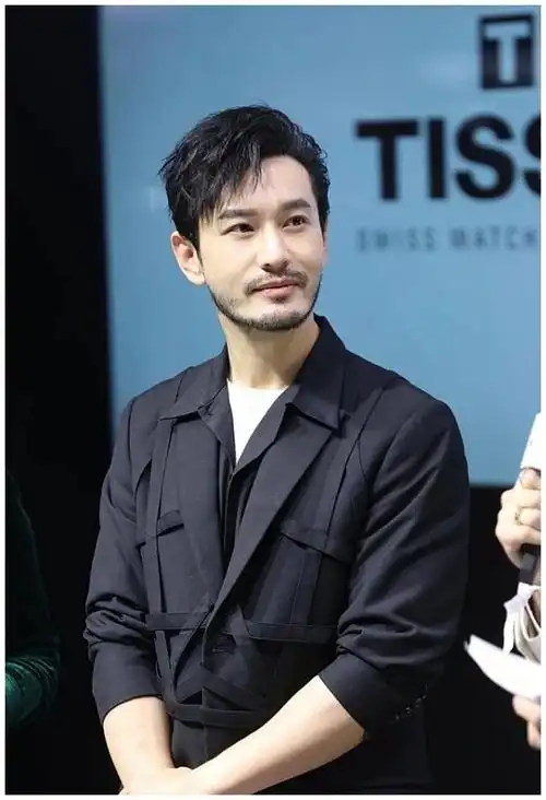 43岁黄晓明留胡须不显老反而很有男人味真是越来越有型了