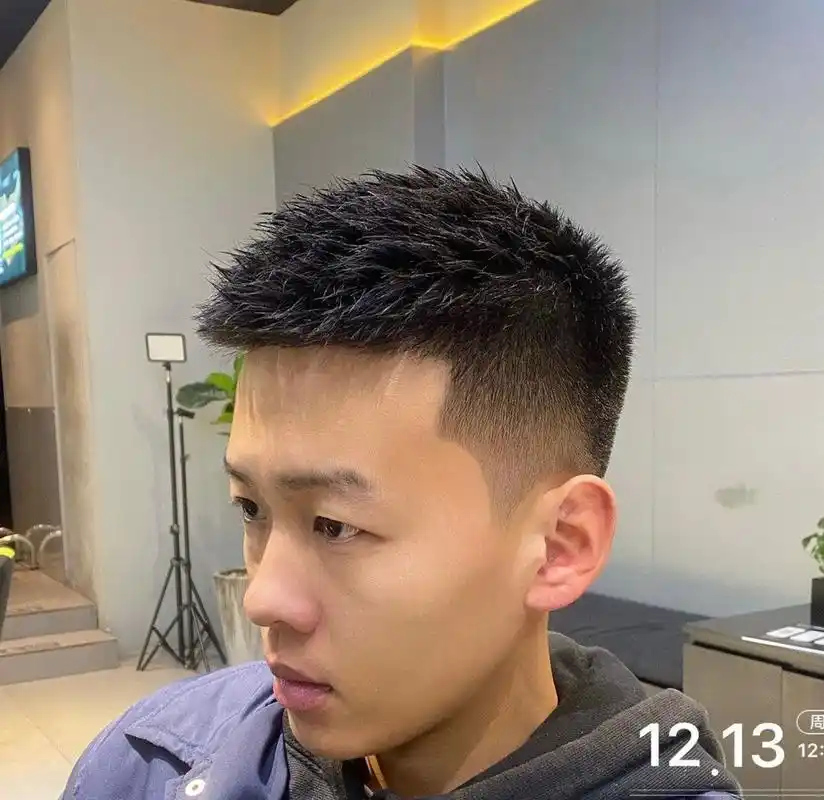 男生不烫不染也好看的发型 干净清爽阳光好打理小飞机头发型|||男生不