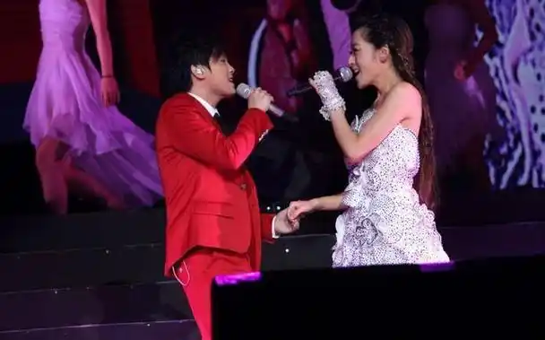 然而,郑源这位年轻人的好运还未到头,他的未来更是一片光明,最终使他