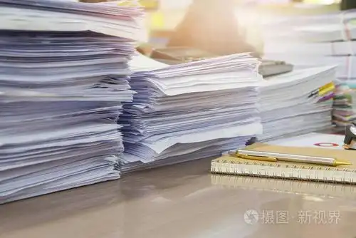 经营理念, 未完成的文件在办公室桌上,堆堆的商务用纸