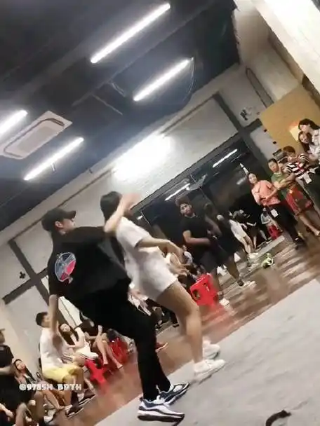 考古王一博##王一博##追风者男团跳舞