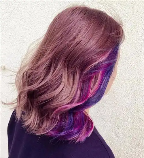 雾面紫色染发给你答案,将头发染成雾面紫色看起来很有个性很时尚,加上