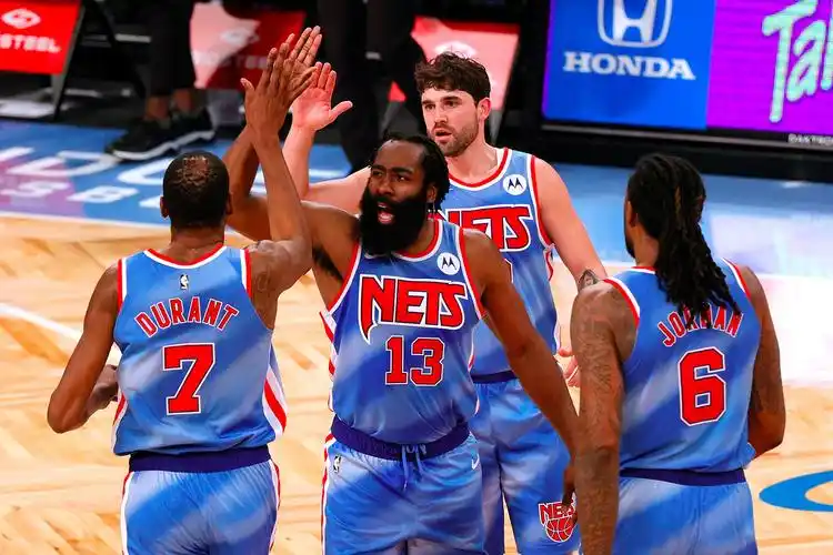 james harden 篮网首秀即缴大三元 连线 kevin durant 合砍 74 分率队