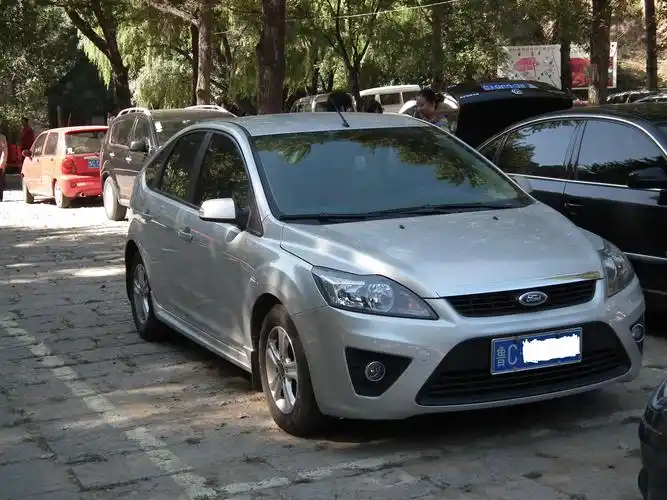 09款两厢福克斯私家车低价出售