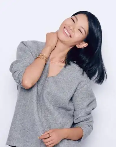 吕燕:从"丑小鸭"到国际名模,她的不凡传奇