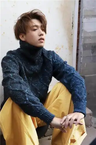 马闻远冬日街拍写真 精致侧颜上演轮廓杀