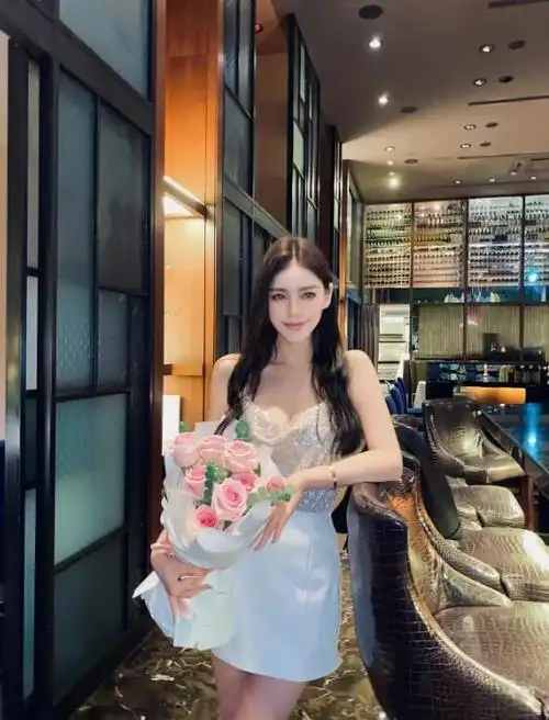 台媒曝汪小菲女友离过婚!6年前结婚照被扒,前夫超帅,还有视频