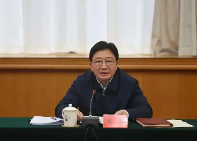 周霁在专项工作研究汇报会上强调坚持为民宗旨突出稳定为要推动更高