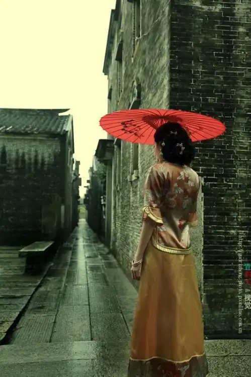 谁能给雨巷这首诗 配一张贴切的图,网上找的都不满意