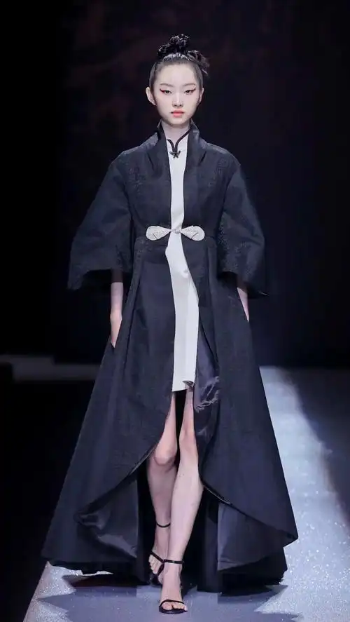 秀场直击|时尚之路,光明璀璨-服装中国国际时装周-cfw服装设计网手机