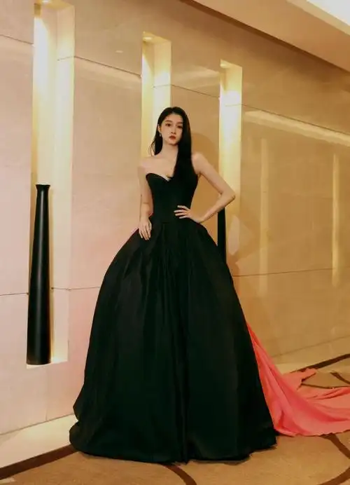 关晓彤黑桃撞色礼服##国剧盛典