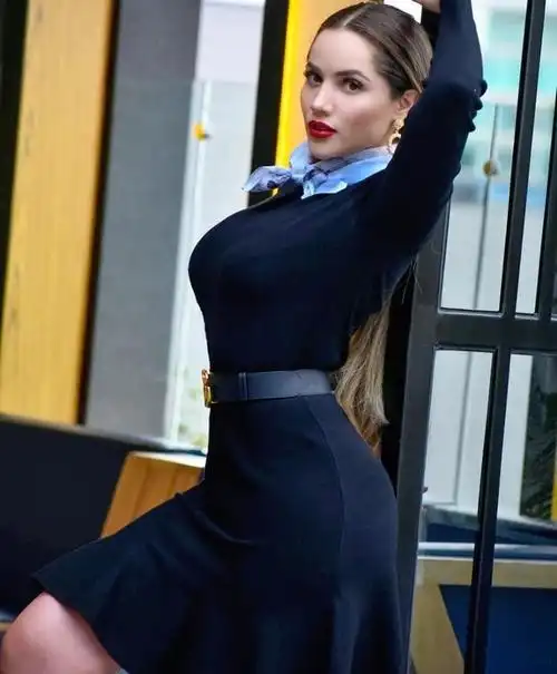 墨西哥美女模特沙漏身材性感妖艳坚持3个步骤你也行