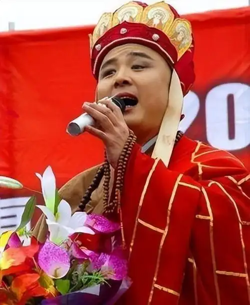 唐僧挣钱也难62岁徐少华不惧条件简陋卖力演唱成名作品