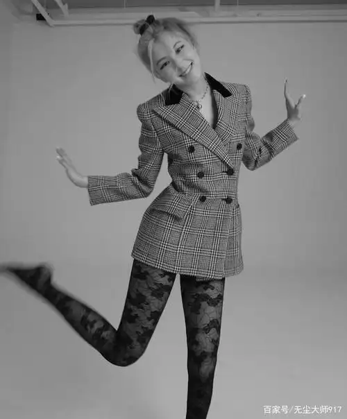 rosé朴彩英 飒利帅美的欧风,于单一底色中矜贵呈现