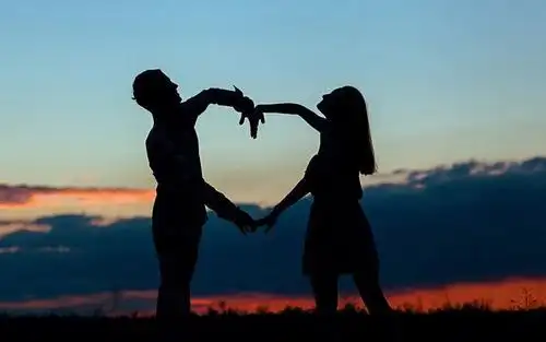 男生对你没有兴趣的暗示,该是时候放弃了-恋爱脱单-杯子情感