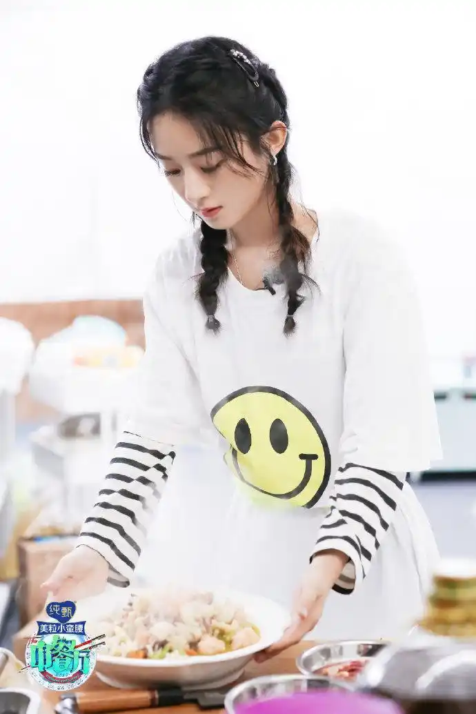 [赵丽颖][新闻]200731 赵丽颖《中餐厅4》第一期相关物料送达 青山