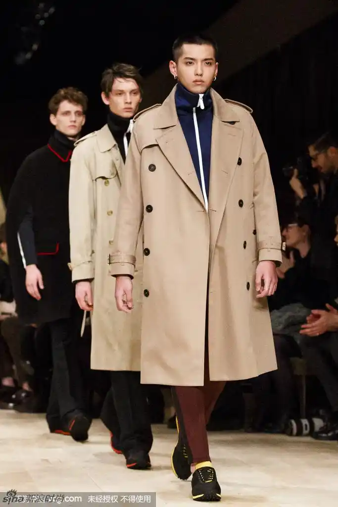 小爷吴亦凡burberry处女秀 酷感运动风帅炸