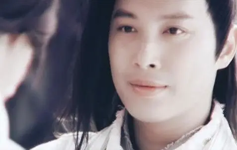 姜明是一个孤儿,自幼被蜀山掌门姜绝之收养,天资聪颖,练就了一身好