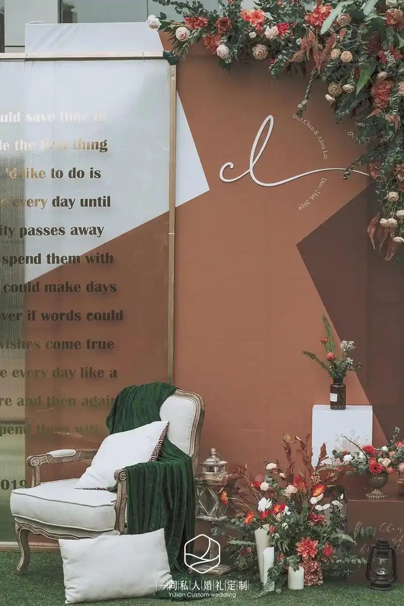 原创一拍即合的灵魂墨绿色和橘色的搭配在这场婚礼中缓缓交融