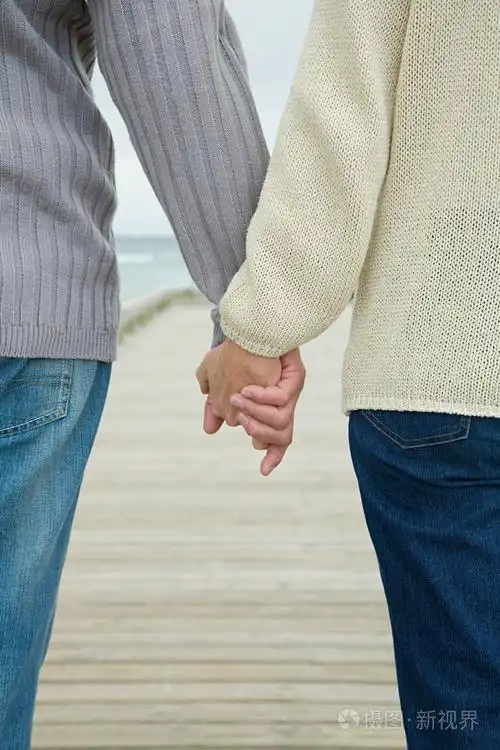 夫妻牵手