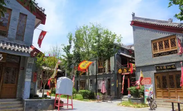 距西安75公里武则天乾陵脚下新建的大唐小镇一年多就没人了