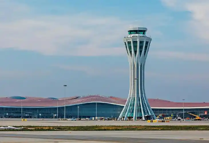 图为北京大兴机场塔台
