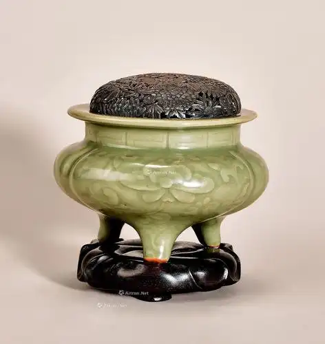 【明 龙泉窑花卉纹鬲式炉】拍卖品_图片_价格_鉴赏_明代单色釉瓷器