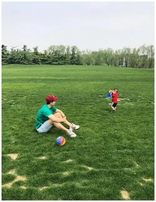 2016年10月马龙晒出与女友的合照宣布恋情,并表示:"八年不易,我们很好