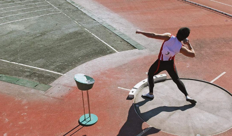 扔铅球胳膊痛是怎么回事?