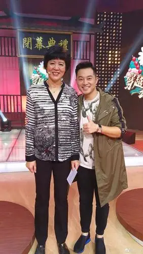 最萌身高差!沙溢郎平合影遭调侃 小鸟依人的感觉