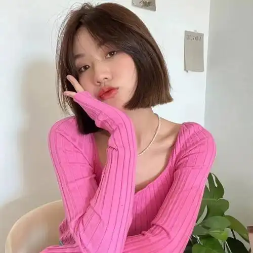 并且款式众多,不管你是什么脸型,都可以找到属于自己的那款发型~中分