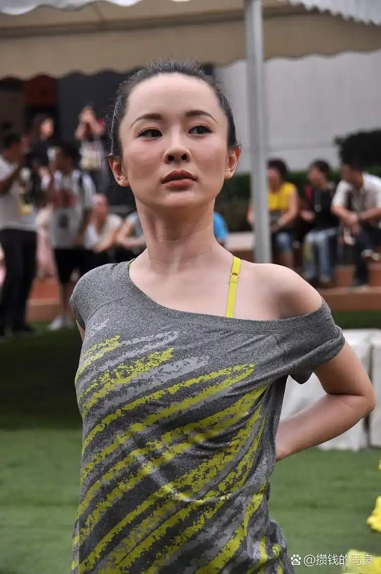 霍思燕:努力获得爱情事业双丰收 霍思燕从小学习就非常优秀,17岁出道