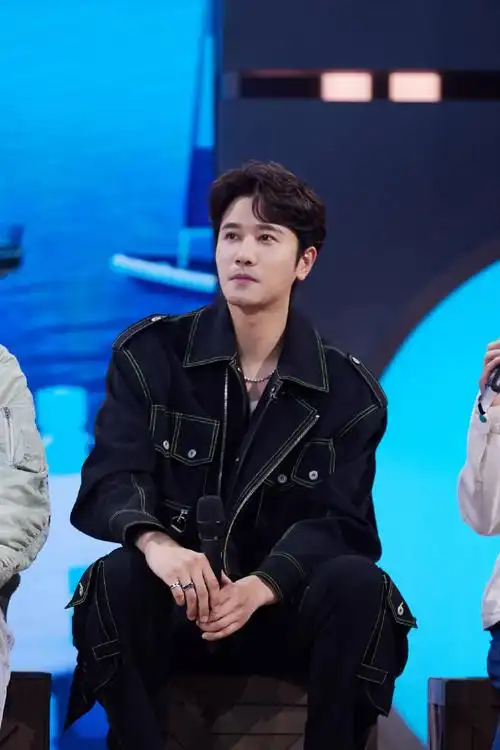 彭冠英超话准备好和boss@彭冠英一起去好六街开启休闲时刻,锁定湖南