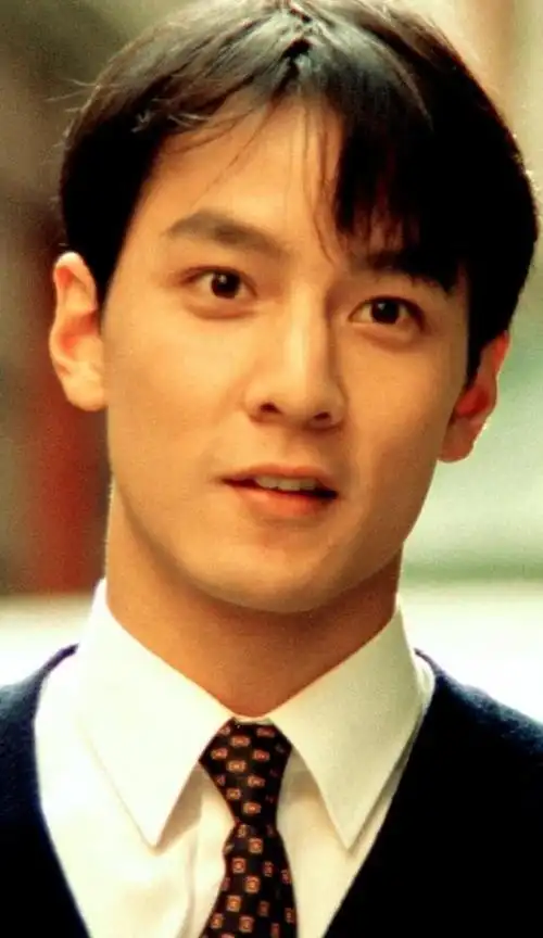 男神也有脱发烦恼44岁吴彦祖现m字额晒16岁旧照怀念秀发