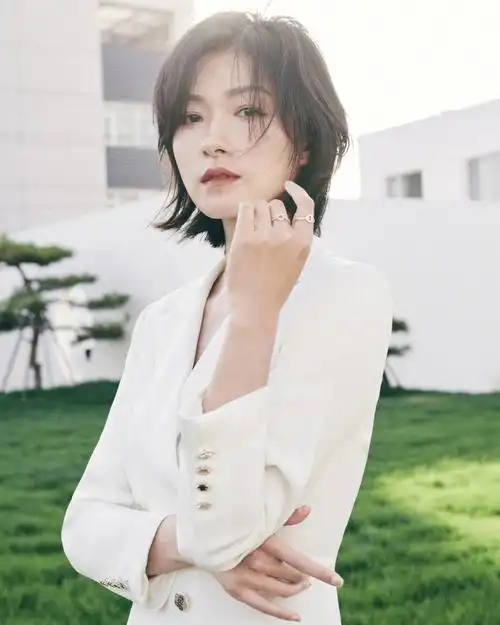 万茜|春日,追光