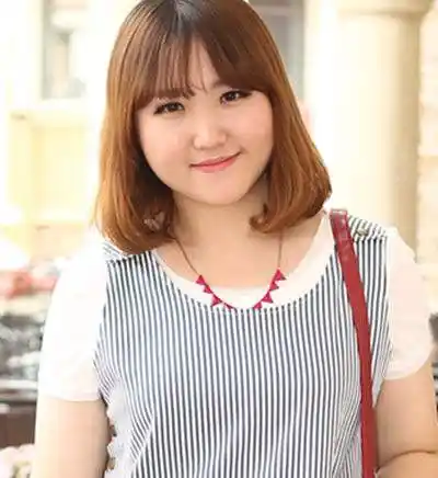 胖mm发型三 韩范的齐刘海短发,时尚感设计主要在萌动的空气感齐刘海