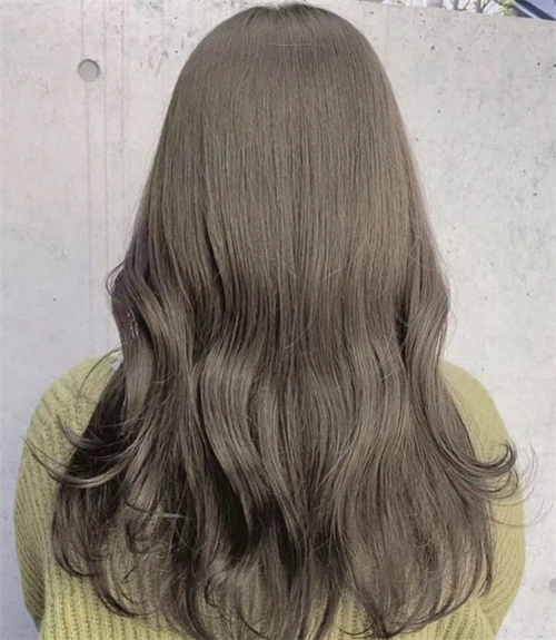 2023年染发流行趋势 肤色显白必染茶色_2023年流行发型 - 美发站