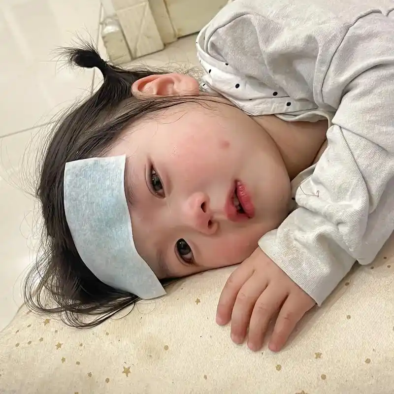 宝～我生病了!你愿意来看我嘛～#骗你生女儿 #表情包 #人类 - 抖音