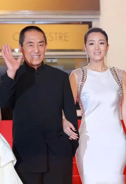巩俐和张艺谋的罕见合影:眼睛里都是星星,张艺谋是她唯一的爱情