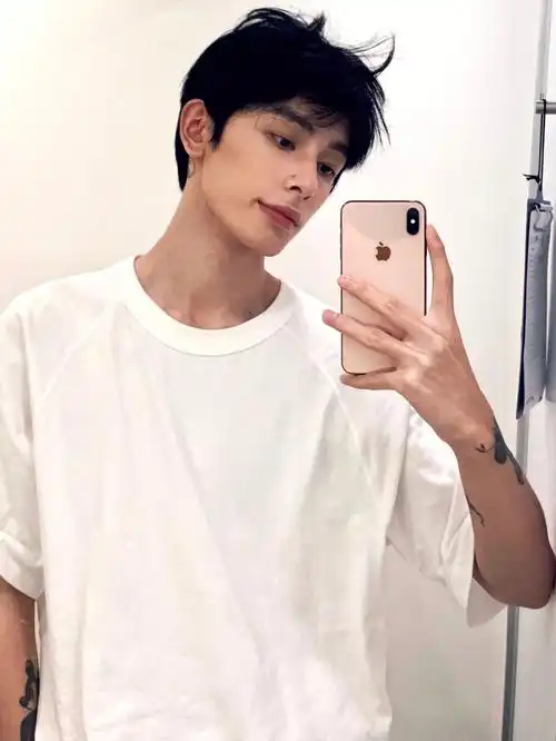 男生对镜自拍滤镜分享